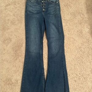 High-Rise Flared Jeans in Medium Blue Wash